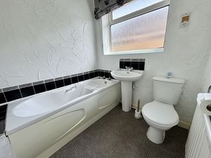 Bathroom - click for photo gallery
